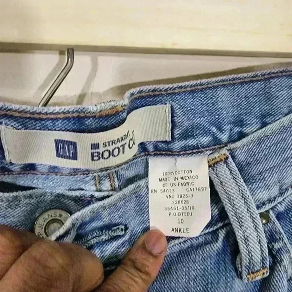 p7079 Old navy Straight boot cut light wash ankle jeans size 10 - Picture 5 of 8